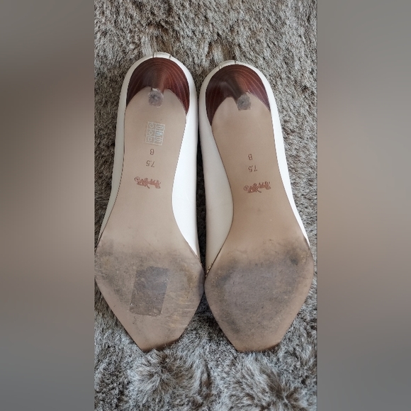 Coach size 7.5B beige pumps - Picture 5 of 7